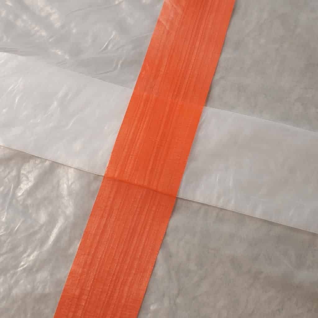 Découvrez le rôle essentiel du film polyane dans la protection des dalles béton, les épaisseurs recommandées et les bonnes pratiques pour une pose correcte et efficace.